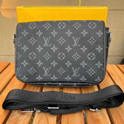 L-v Shoulder Bag with box