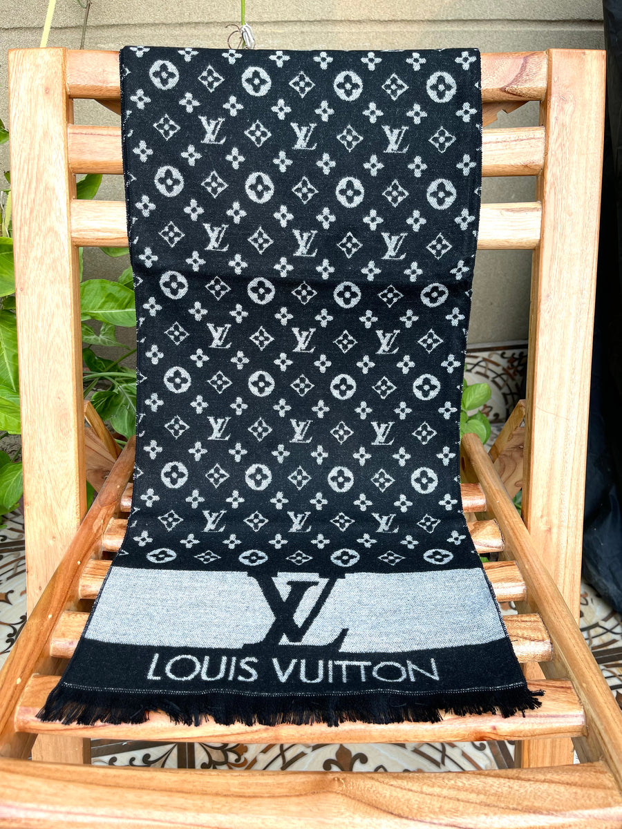 L-V wool Scarf