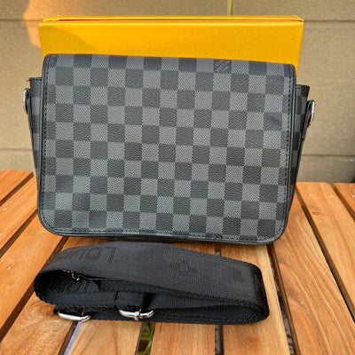 L-v Shoulder Bag with box
