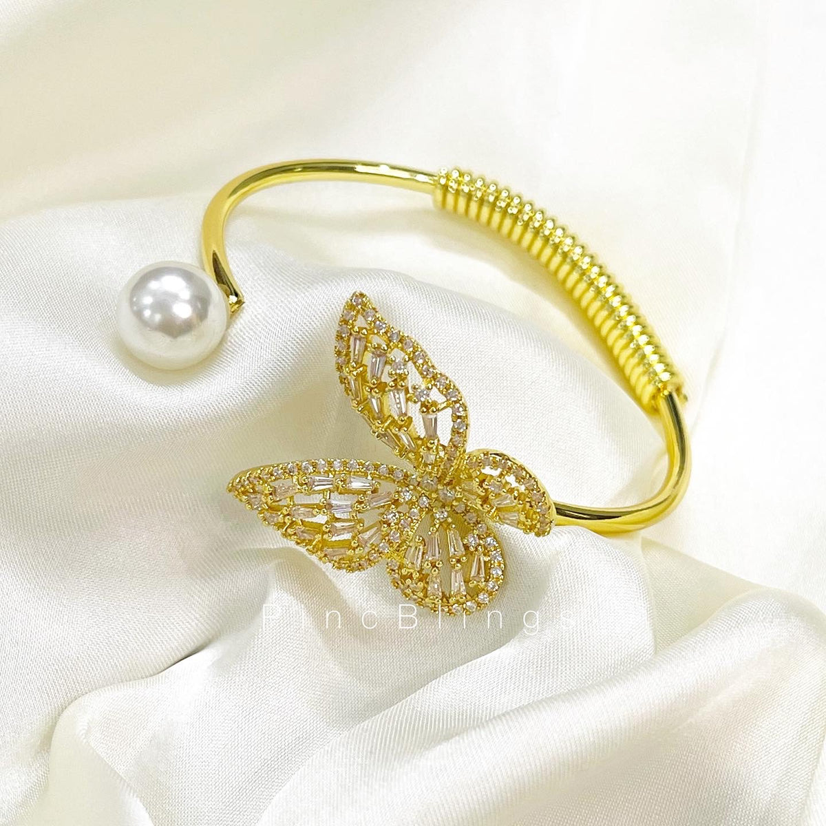 Pb-zirconic butterfly bracelet golden